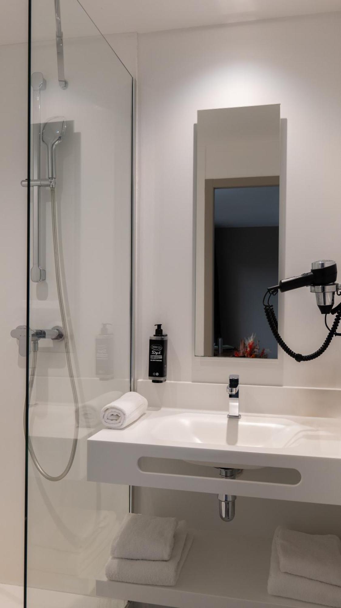 Hotel Les Genets Байон Екстериор снимка