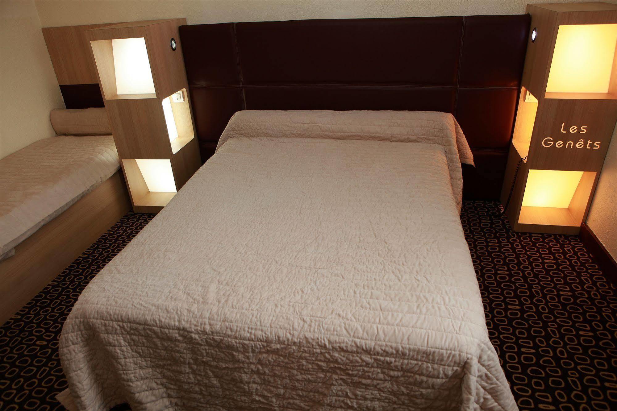 Hotel Les Genets Байон Екстериор снимка