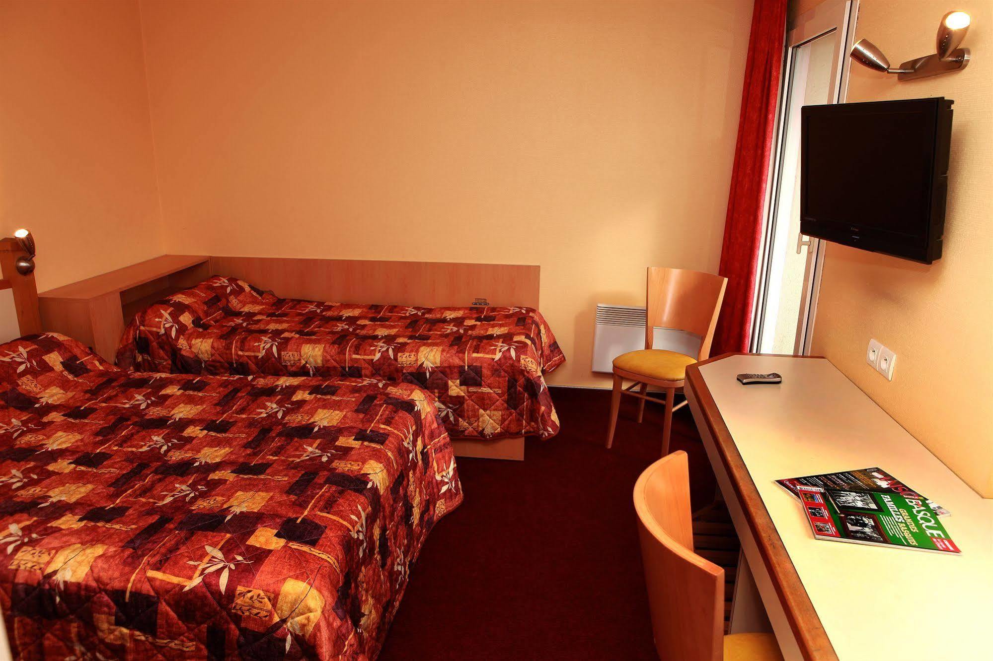 Hotel Les Genets Байон Екстериор снимка